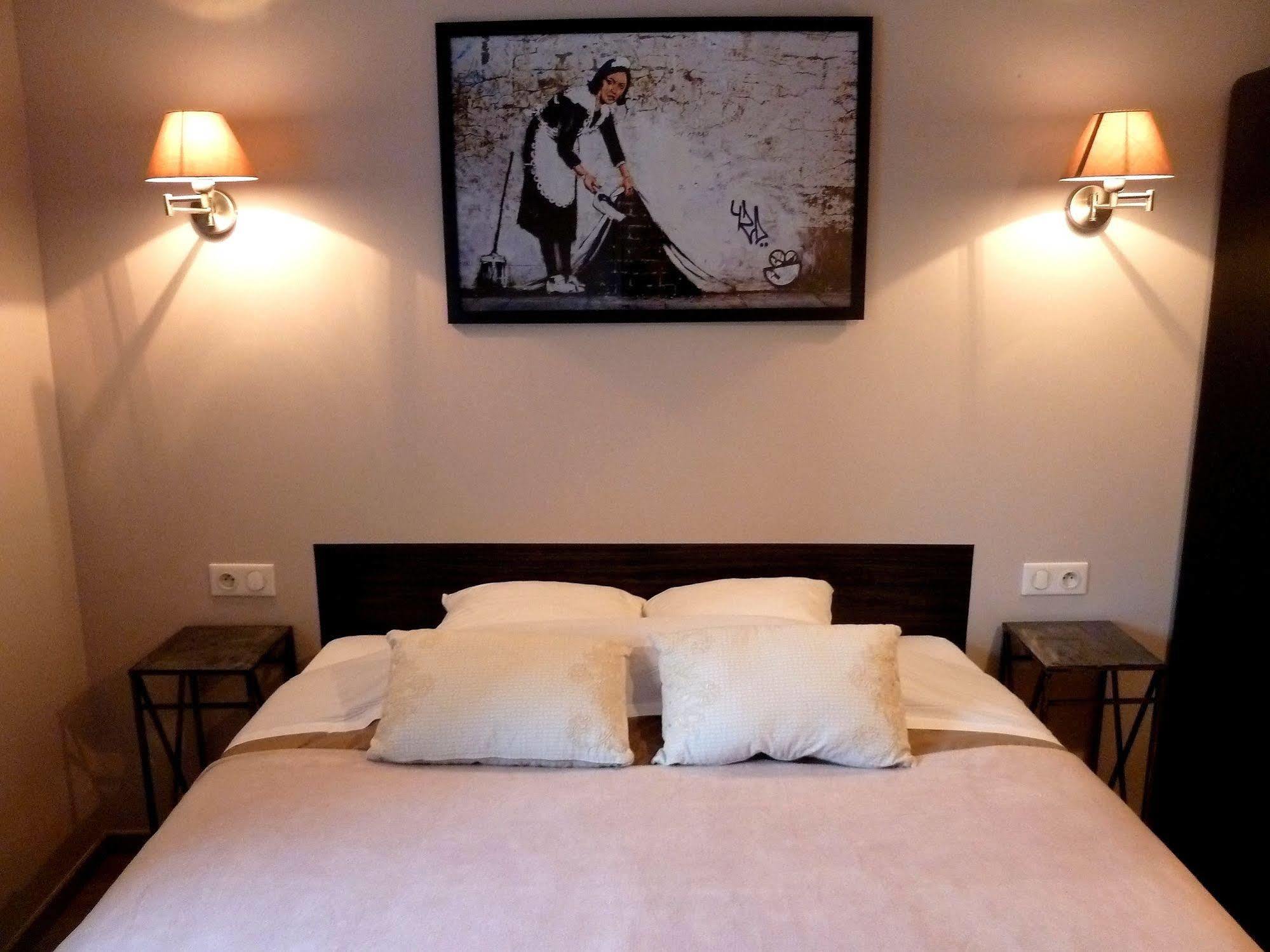 Auberge Du Vieux Lanas Logis Hotel Restaurant Экстерьер фото